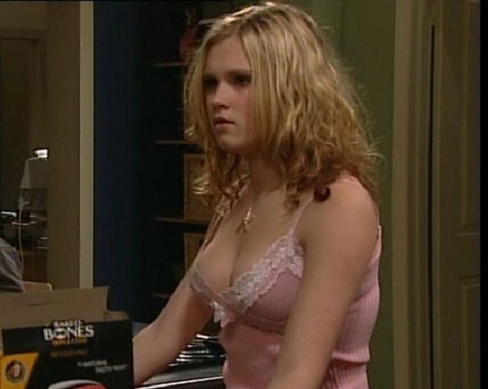 Eliza Taylor Nipple