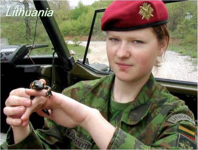 army girls from around the world 640 21