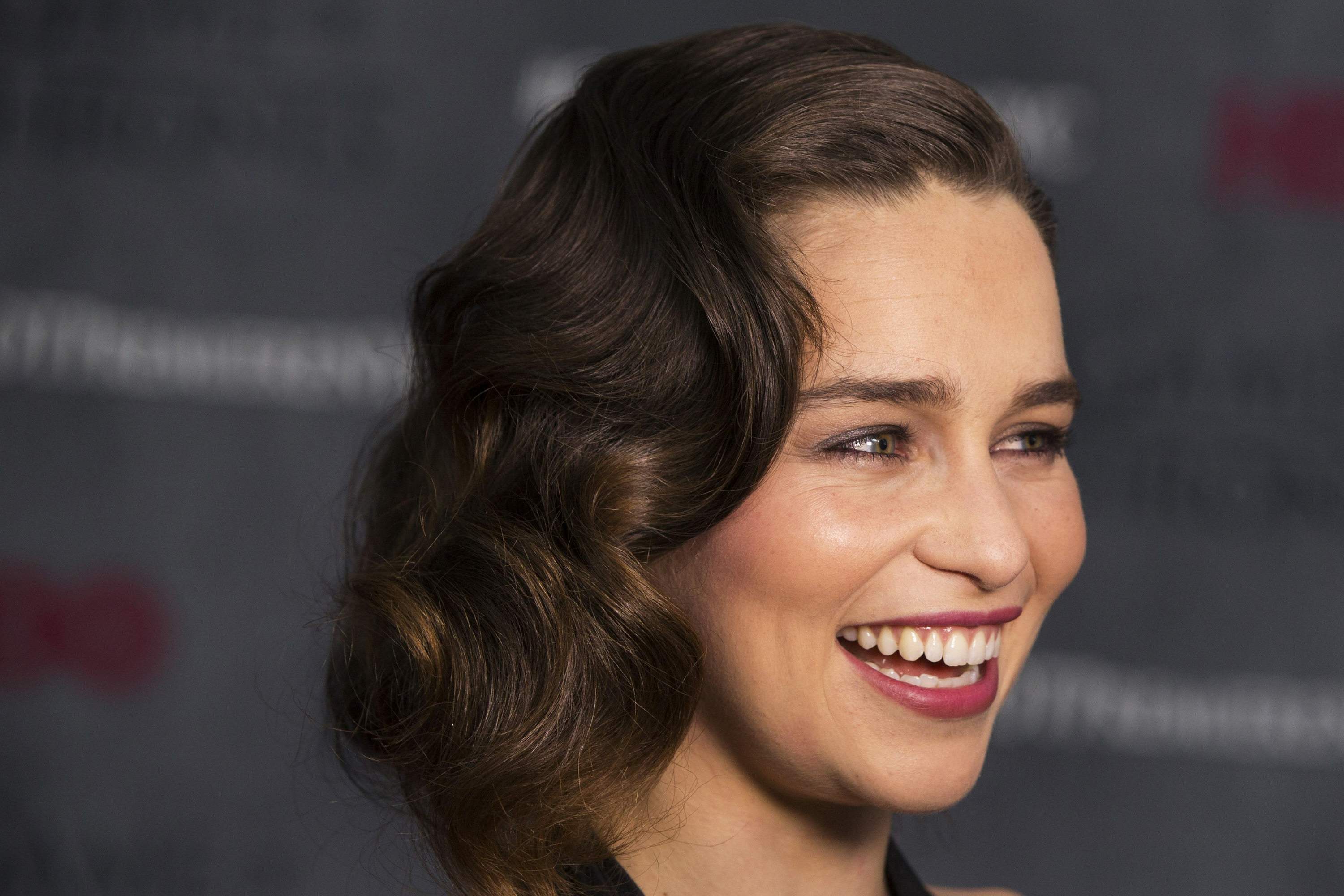 Emilia clarke. Эмилия Кларк 2014. Улыбка Эмилии Кларк. Эмилия Кларк фото.