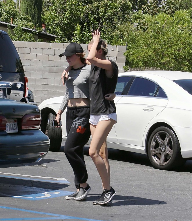 Miley Cyrus in Shorts 18 662 x 762