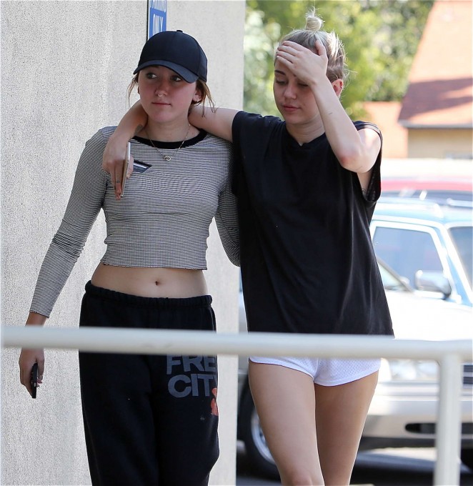 Miley Cyrus in Shorts 14 662 x 680
