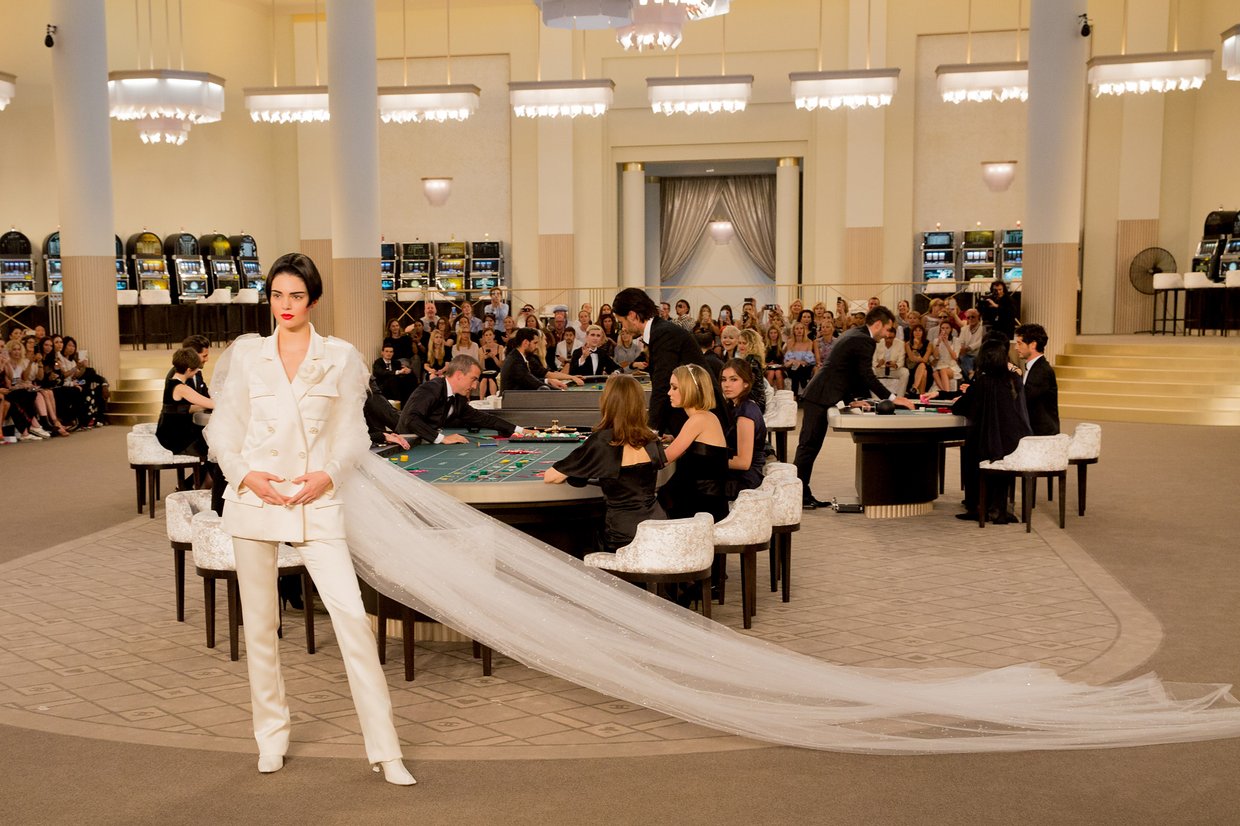 chanel couture fall 2015 backstage 26