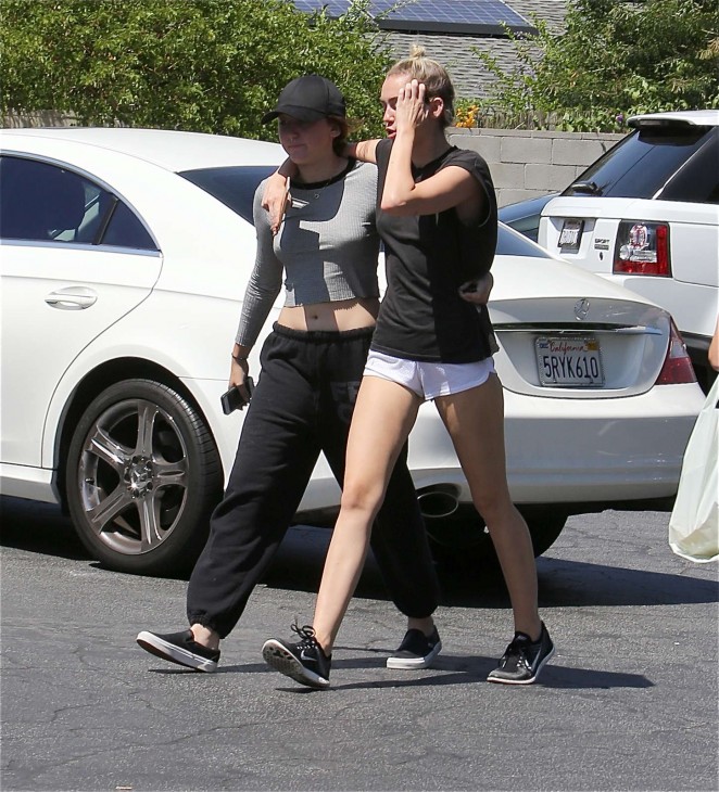 Miley Cyrus in Shorts 08 662 x 730